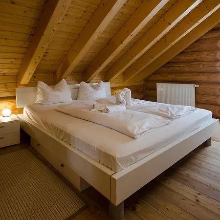 Semesterbostad Luxus-ferienhaus Blockhaus Nr 3 Toplage Am Mit Sauna, Outdoor-hottub, Kamin Auf 1300m Uem *